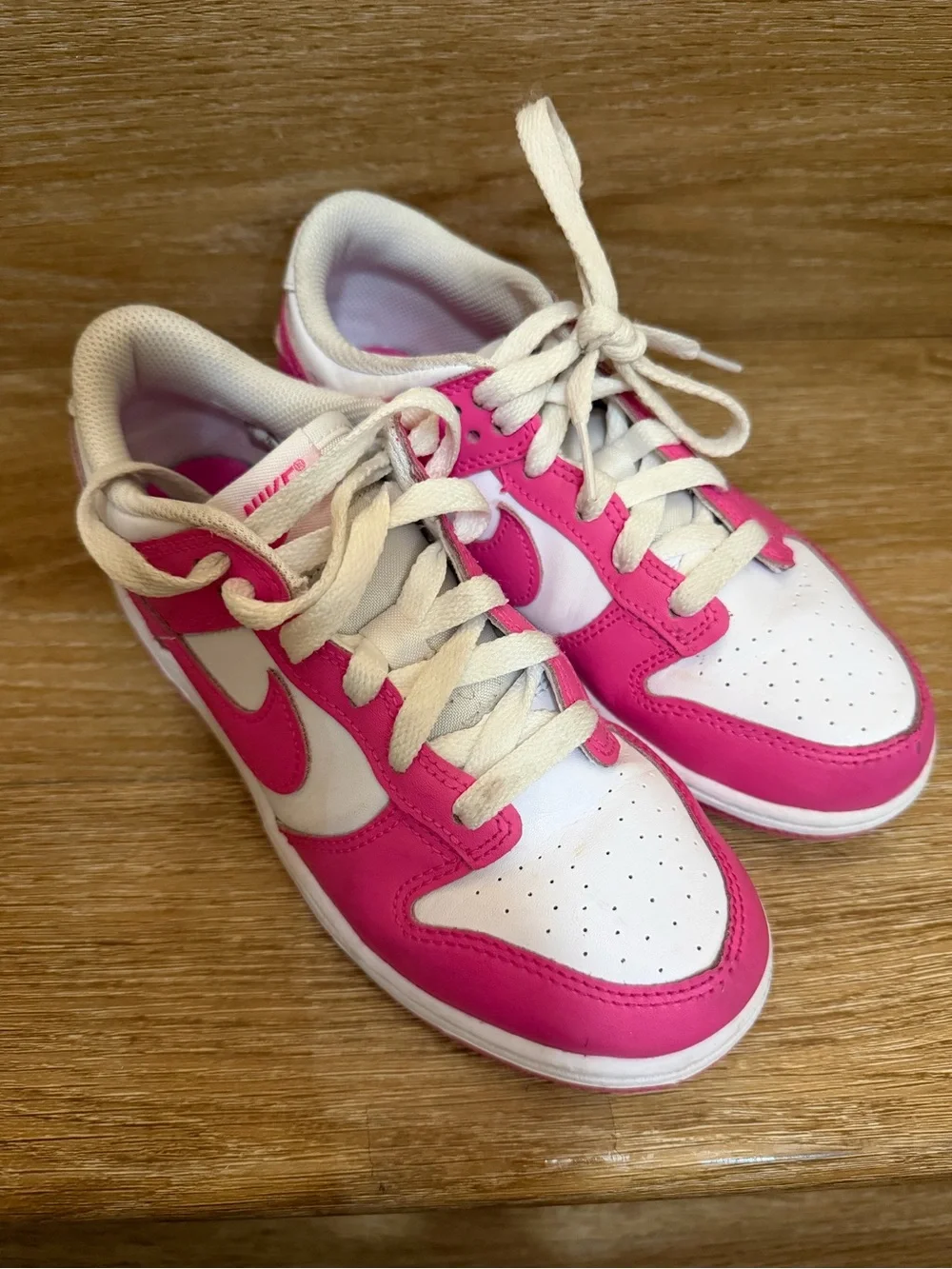 Nike Kids Low-Top Sneakers in Pink and White